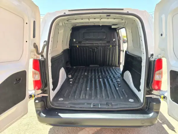 Fiat Doblo 2023 - 15950 EUR, 138685 km - AUTO.MOTO.pt - 138685km - foto 10 de 10