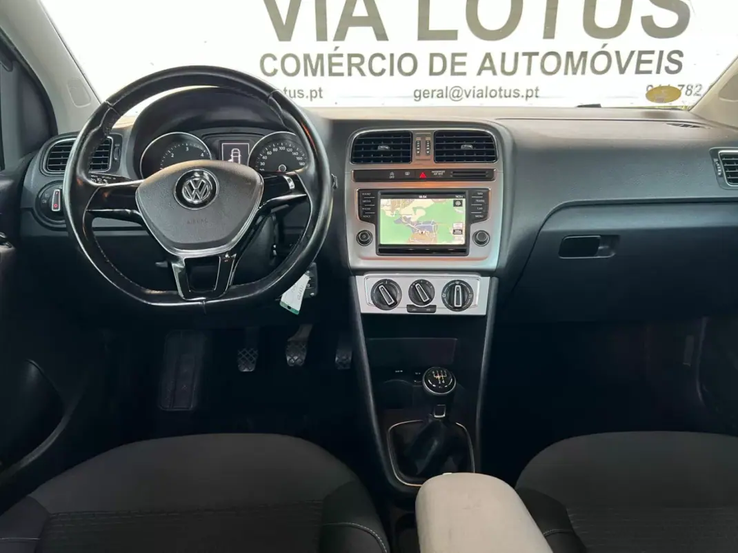 Volkswagen Polo 2015 - 8500 EUR, 150350 km - AUTO.MOTO.pt - 150350km - foto 10 de 11
