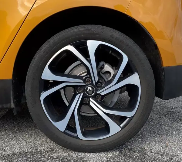 Renault Scénic 2019 - 16900 EUR, 71000 km - AUTO.MOTO.pt - 71000km - foto 9 de 19