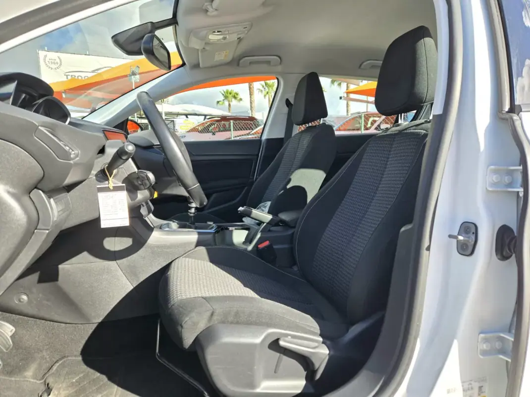Peugeot 308 2019 - 11950 EUR, 112567 km - AUTO.MOTO.pt - 112567km - foto 5 de 10