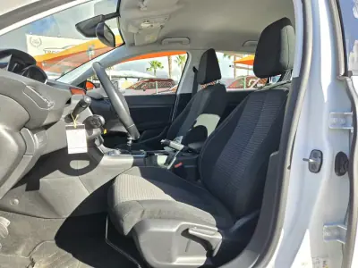 Peugeot 308 2019 - 11950 EUR, 112567 km - AUTO.MOTO.pt - 112567km - foto 5 de 10