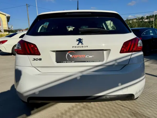 Peugeot 308 2018 - 9999 EUR, 120000 km - AUTO.MOTO.pt - 120000km - foto 8 de 19