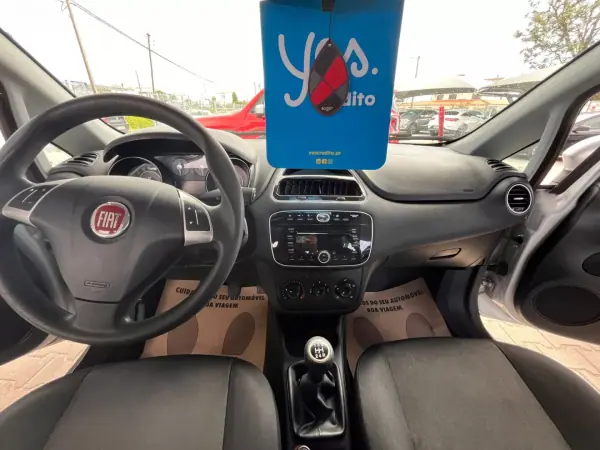Fiat Punto 2015 - 6900 EUR, 125000 km - AUTO.MOTO.pt - 125000km - foto 6 de 7