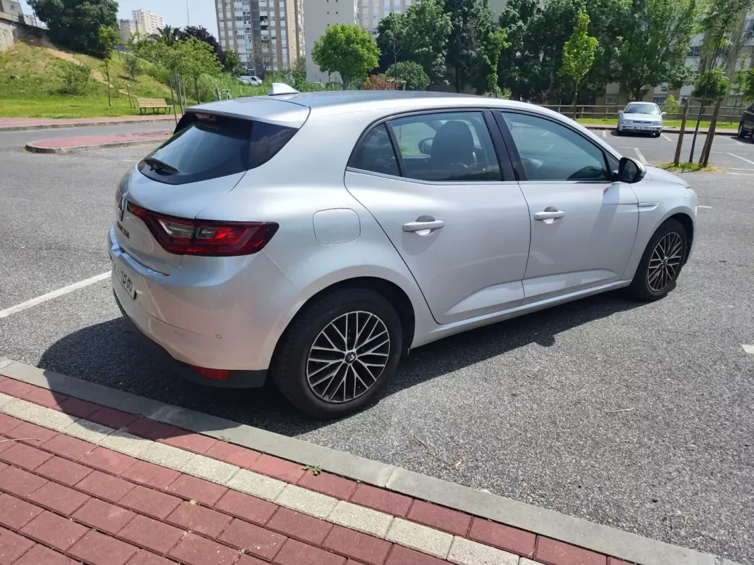 Renault Mégane 2016 - 8780 EUR, 252000 km - AUTO.MOTO.pt - 252000km - foto 7 de 36