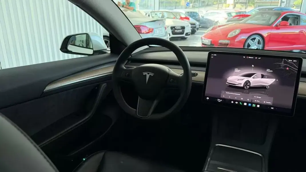 Tesla Model 3 2022 - 29990 EUR, 84000 km - AUTO.MOTO.pt - 84000km - foto 11 de 21