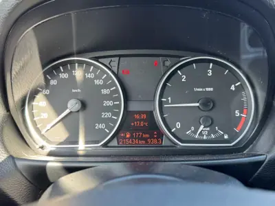 BMW 118 2010 - 11950 EUR, 215000 km - AUTO.MOTO.pt - 215000km - foto 19 de 24