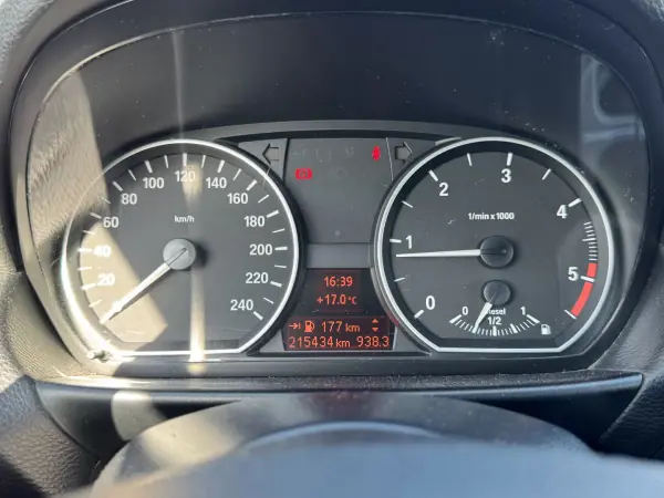 BMW 118 2010 - 11950 EUR, 215000 km - AUTO.MOTO.pt - 215000km - foto 19 de 24
