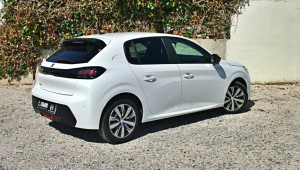 Peugeot 208 2023 - 19600 EUR, 38157 km - AUTO.MOTO.pt - 38157km - foto 8 de 32