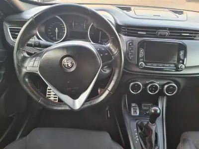 Alfa Romeo Giulietta 2019 - 15790 EUR, 146000 km - AUTO.MOTO.pt - 146000km - foto 12 de 15