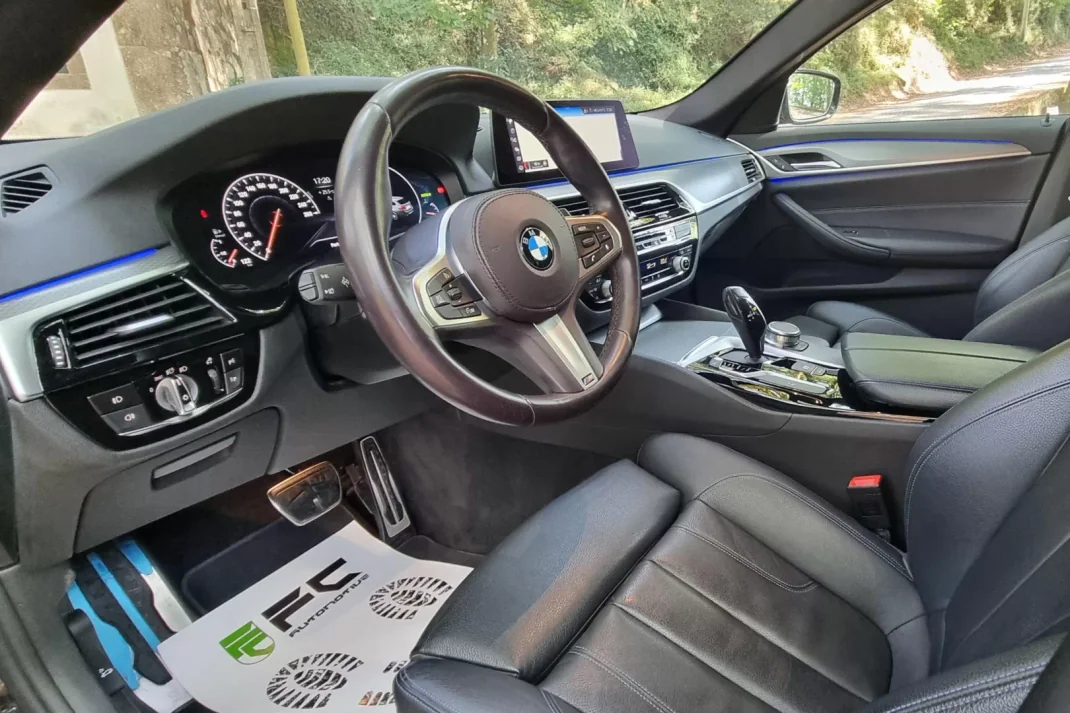 BMW 520 2019 - 31750 EUR, 130000 km - AUTO.MOTO.pt - 130000km - foto 13 de 25