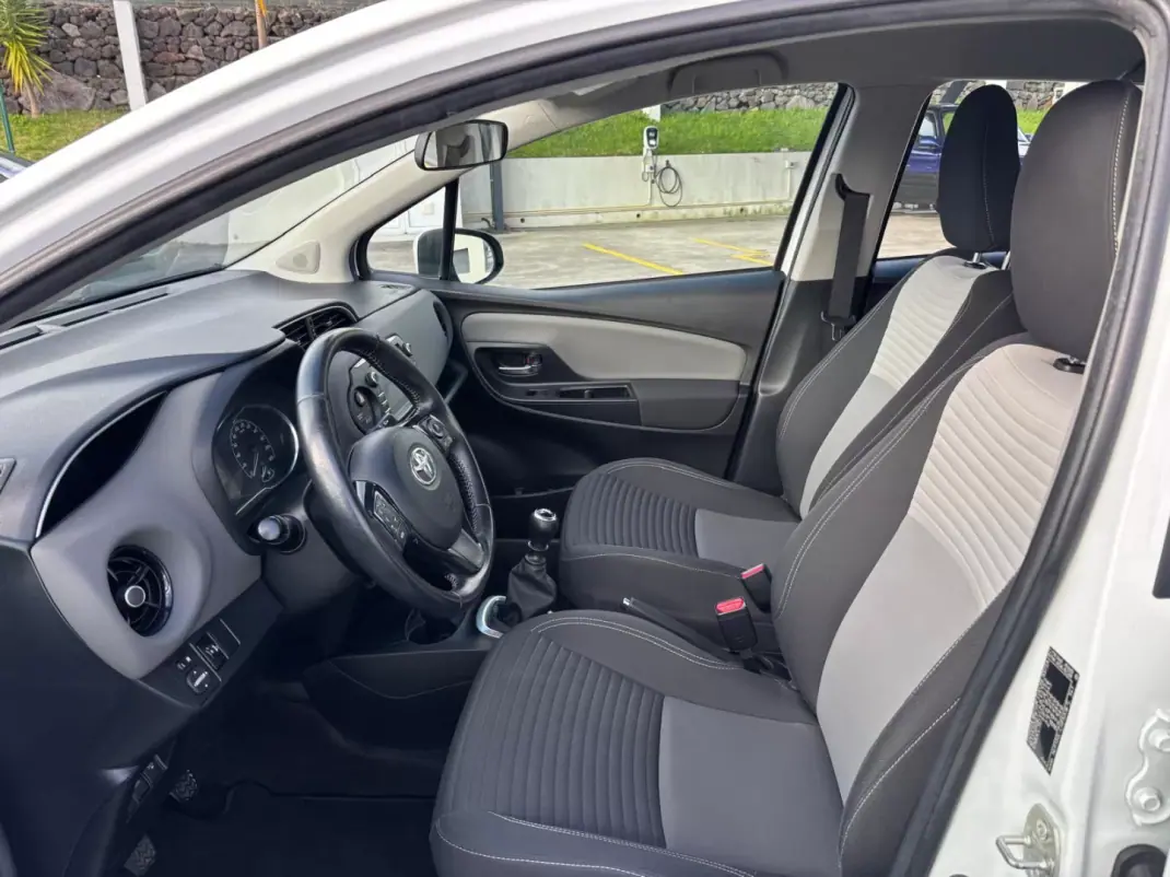 Toyota Yaris 2018 - 18490 EUR, 135785 km - AUTO.MOTO.pt - 135785km - foto 8 de 14