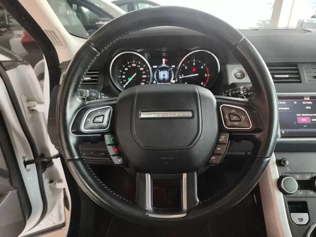 Land Rover Range Rover Evoque 2016 - 22750 EUR, 86400 km - AUTO.MOTO.pt - 86400km - foto 24 de 35