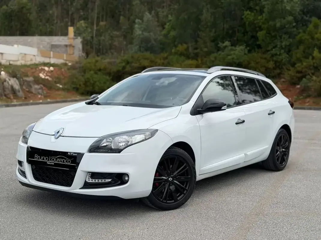 Renault Mégane 2010 - 5900 EUR, 215894 km - AUTO.MOTO.pt - 215894km - foto 2 de 22