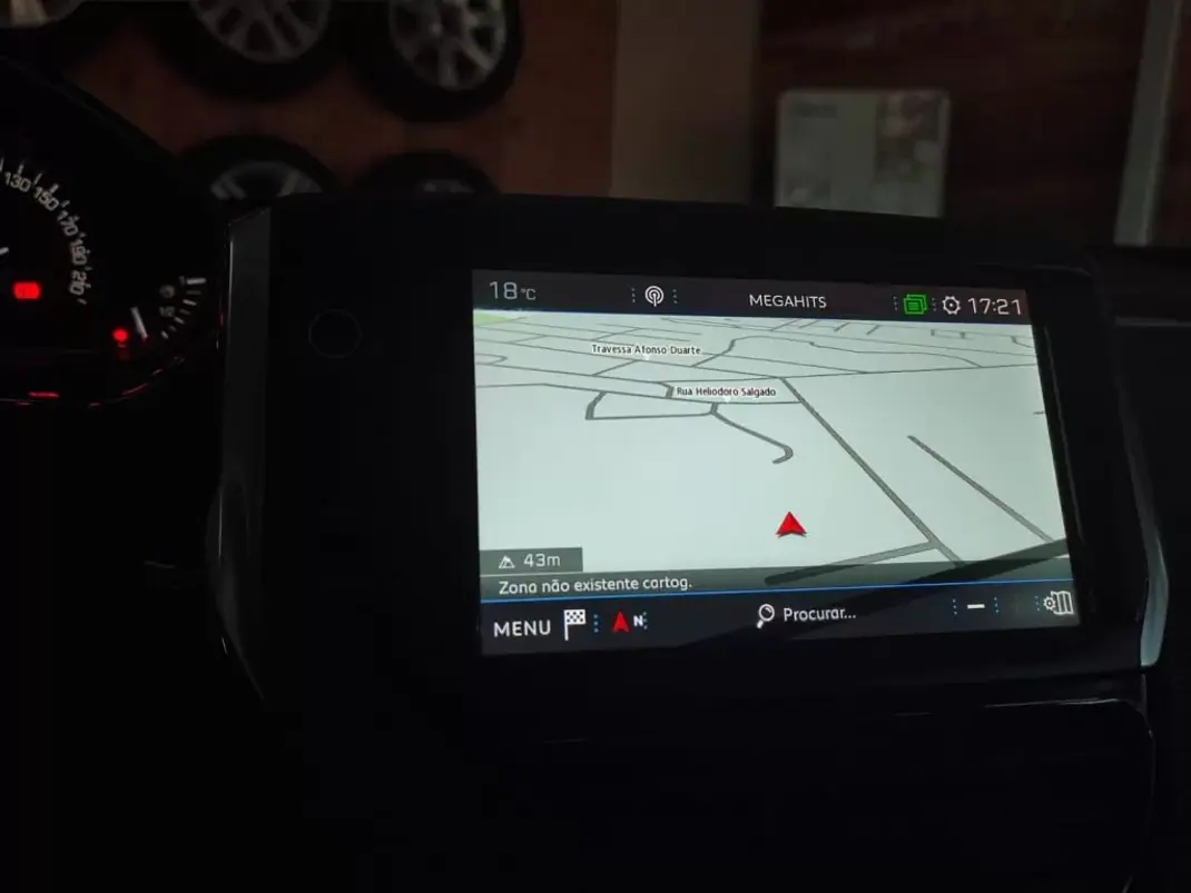 Peugeot 2008 2017 - 14950 EUR, 128000 km - AUTO.MOTO.pt - 128000km - foto 11 de 14