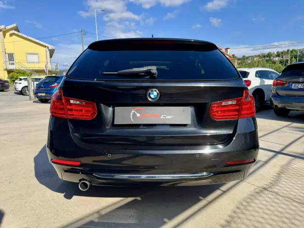 BMW 318 2015 - 13999 EUR, 220000 km - AUTO.MOTO.pt - 220000km - foto 10 de 23
