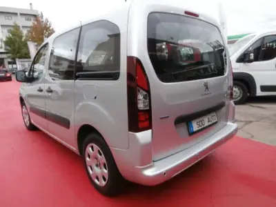 Peugeot Partner 2016 - 12900 EUR, 211456 km - AUTO.MOTO.pt - 211456km - foto 6 de 31