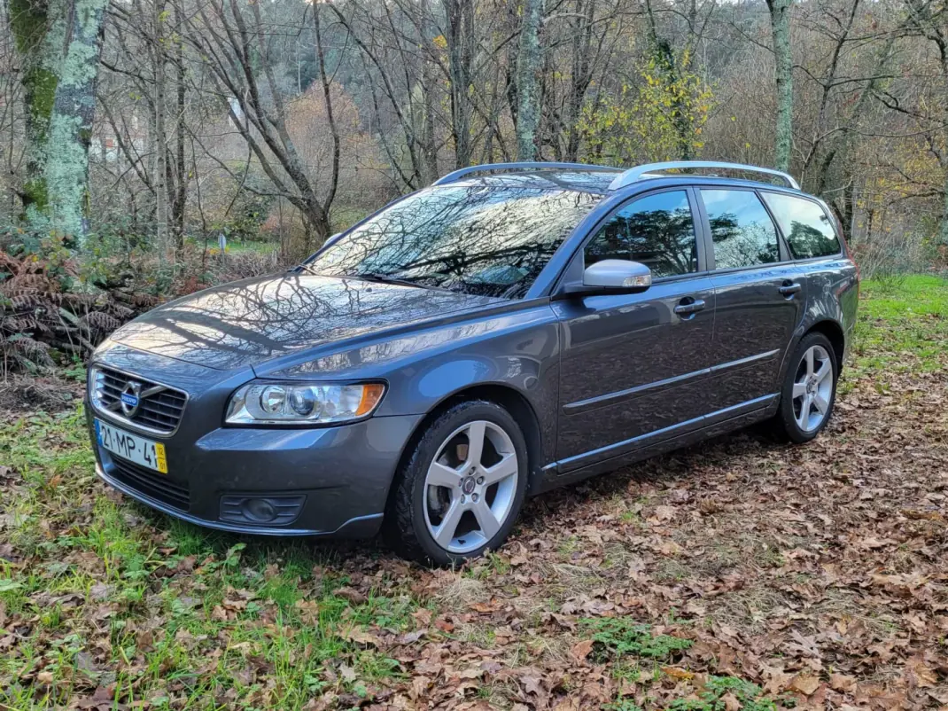 Volvo V50 2012 - 8950 EUR, 155400 km - AUTO.MOTO.pt - 155400km - foto 1 de 27