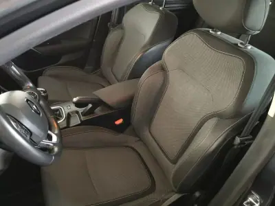 Renault Mégane 2019 - 13490 EUR, 113000 km - AUTO.MOTO.pt - 113000km - foto 8 de 9