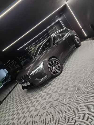 Volvo V60 2021 - 27750 EUR, 138000 km - AUTO.MOTO.pt - 138000km - foto 6 de 26
