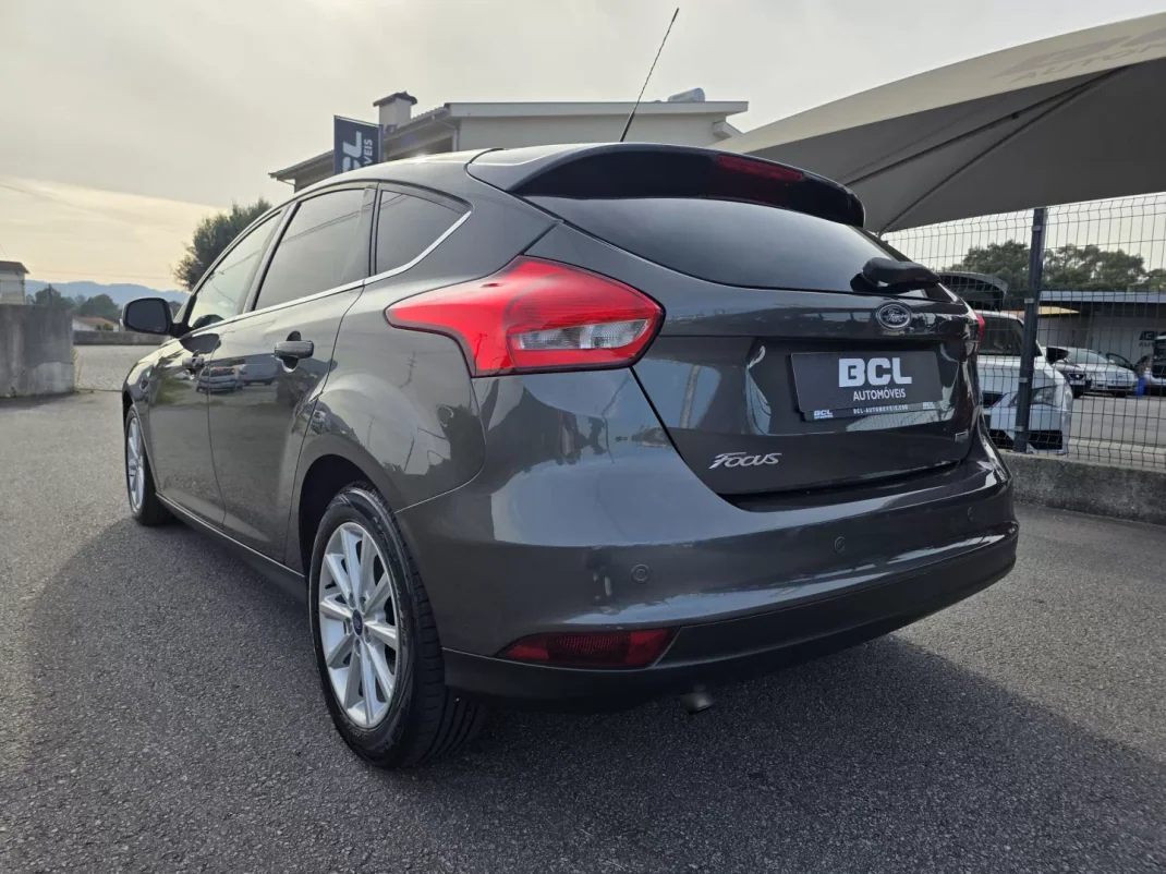 Ford Focus 2015 - 10990 EUR, 105000 km - AUTO.MOTO.pt - 105000km - foto 12 de 32