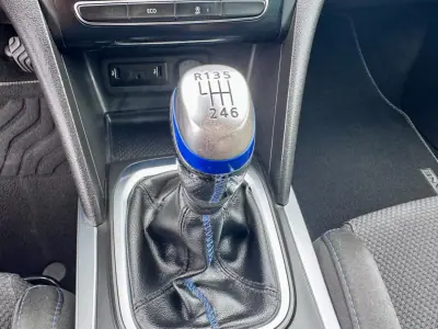 Renault Mégane 2016 - 14750 EUR, 142000 km - AUTO.MOTO.pt - 142000km - foto 23 de 24