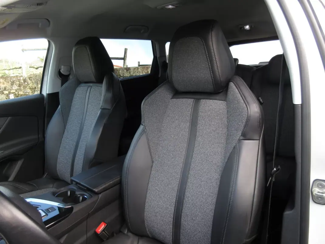 Peugeot 3008 2017 - 18990 EUR, 159000 km - AUTO.MOTO.pt - 159000km - foto 21 de 38