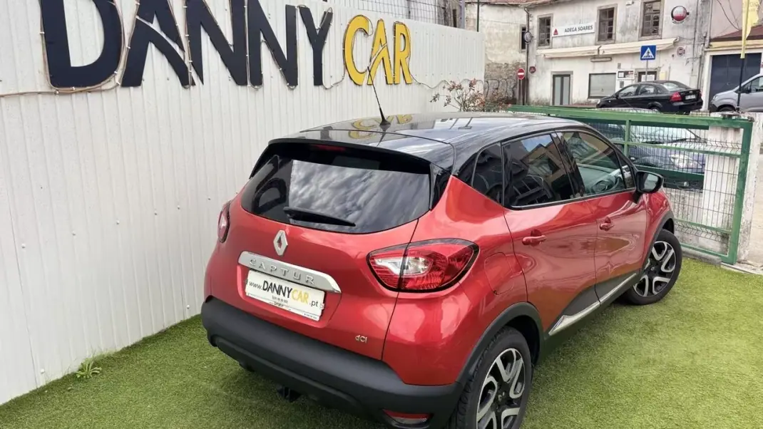 Renault Captur 2016 - 12490 EUR, 138000 km - AUTO.MOTO.pt - 138000km - foto 11 de 14