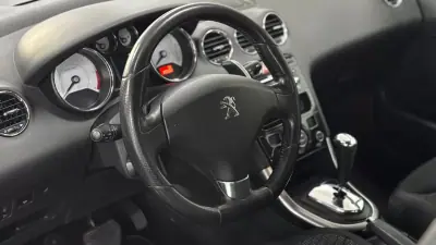 Peugeot 308 2012 - 7250 EUR, 172520 km - AUTO.MOTO.pt - 172520km - foto 15 de 50
