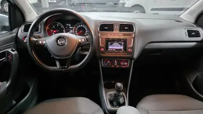 Volkswagen Polo 2014 - 10990 EUR, 136000 km - AUTO.MOTO.pt - 136000km - foto 14 de 31