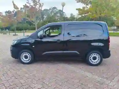 Citroën Berlingo 2021 - 13990 EUR, 180000 km - 180000km - foto 4 de 10