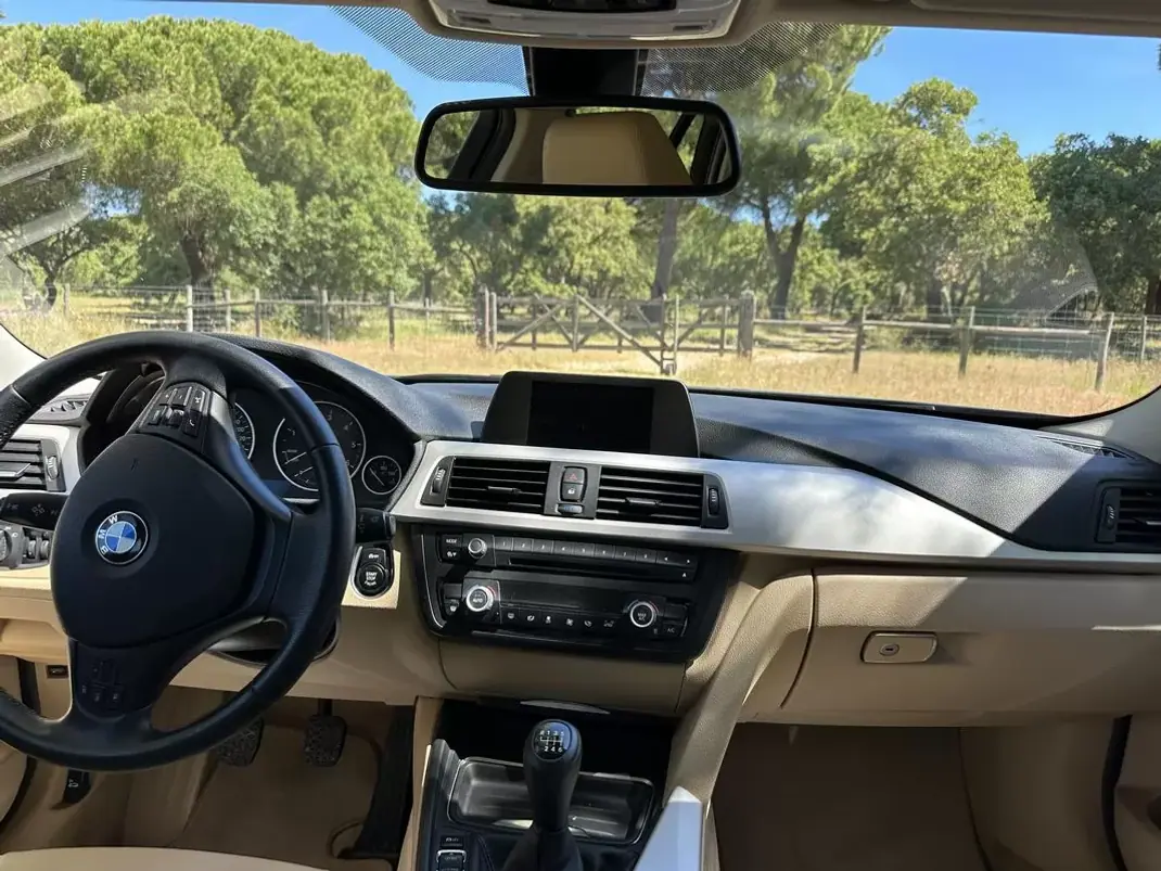 BMW 320 2013 - 12450 EUR, 229000 km - AUTO.MOTO.pt - 229000km - foto 5 de 10