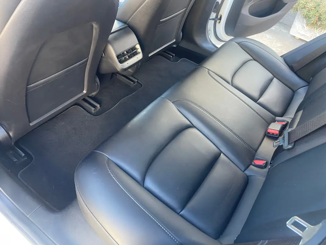 Tesla Model 3 2021 - 26499 EUR, 93150 km - 93150km - foto 7 de 10
