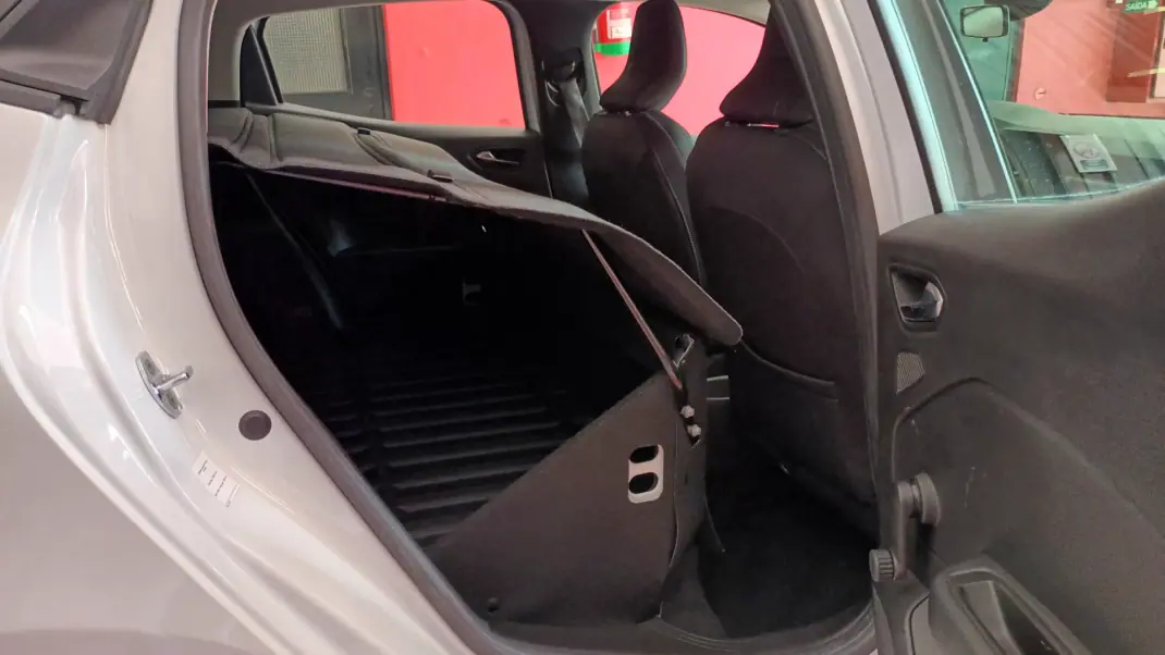 Renault Clio VAN 1.5 Blue DCi AIR NAV 2020 - 14220 EUR, 88186 km - AUTO.MOTO.pt - 88186km - foto 49 de 54
