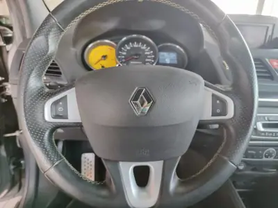 Renault Mégane Coupe 2010 - 18950 EUR, 157000 km - AUTO.MOTO.pt - 157000km - foto 28 de 39