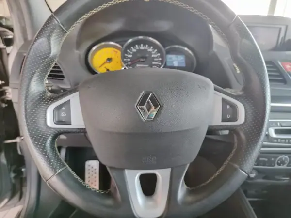 Renault Mégane Coupe 2010 - 18950 EUR, 157000 km - AUTO.MOTO.pt - 157000km - foto 28 de 39