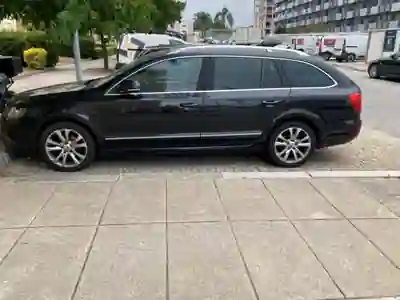 Skoda Superb Break 2014 - 9500 EUR, 207000 km - AUTO.MOTO.pt - 207000km - foto 2 de 10