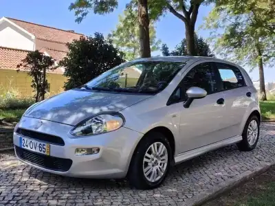 Fiat Punto 2014 - 6990 EUR, 73125 km - AUTO.MOTO.pt - 73125km - foto 8 de 15