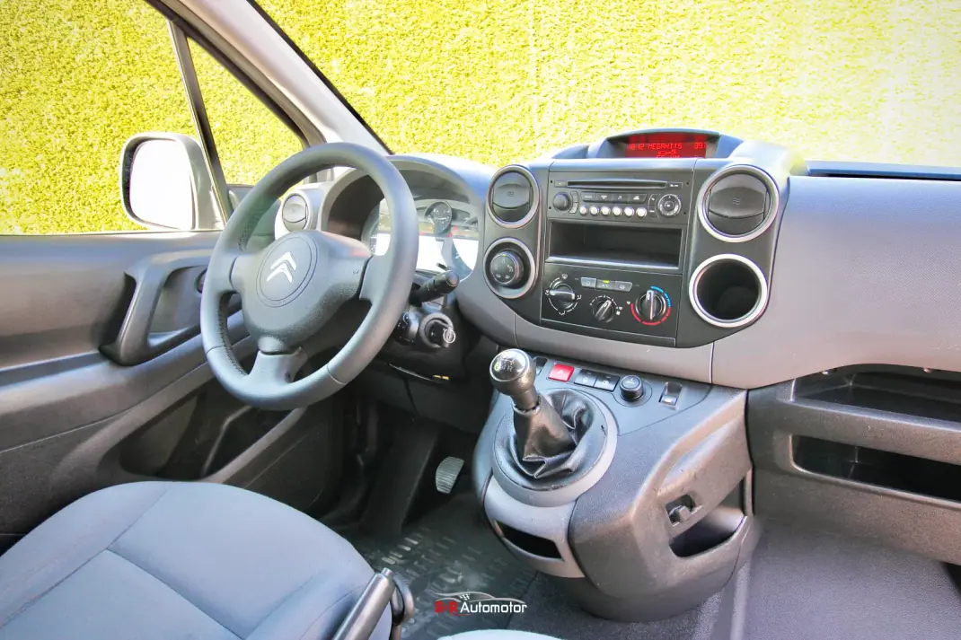 Citroën 2016 - 10990 EUR, 150000 km - AUTO.MOTO.pt - 150000km - foto 3 de 24