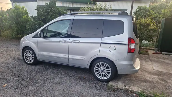 Ford Courier 2017 - 9150 EUR, 72862 km - AUTO.MOTO.pt - 72862km - foto 4 de 15