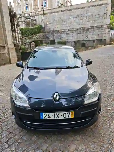 Renault Mégane 2010 - 4300 EUR, 246000 km - AUTO.MOTO.pt - 246000km - foto 2 de 9