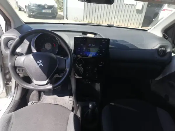 Peugeot 108 2020 - 9800 EUR, 74200 km - AUTO.MOTO.pt - 74200km - foto 10 de 10