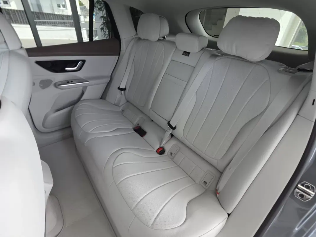 Mercedes-Benz EQE 2025 - 58990 EUR, 8906 km - AUTO.MOTO.pt - 8906km - foto 38 de 46