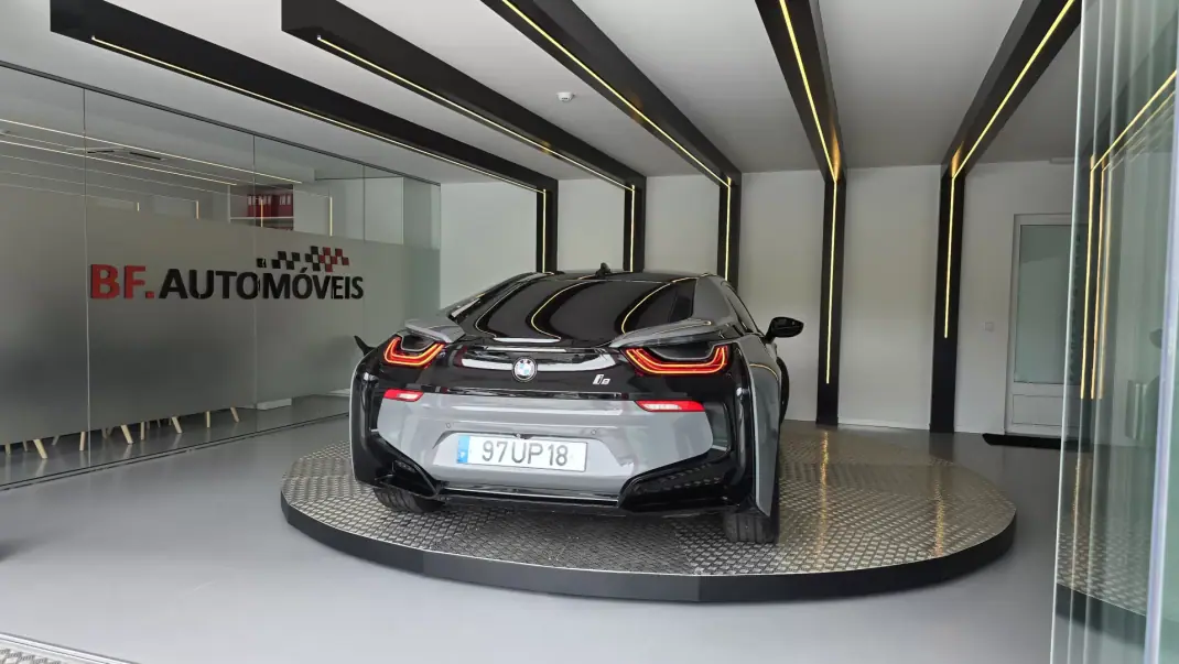 BMW i8 2015 - 62500 EUR, 132830 km - 132830km - foto 19 de 50