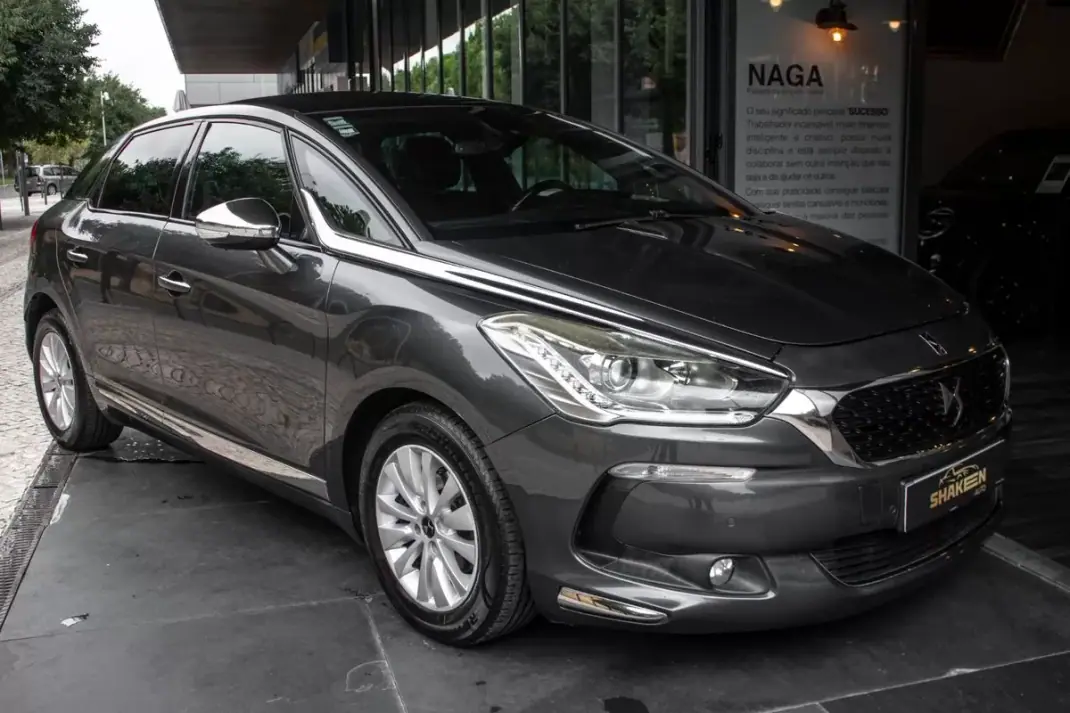 DS DS5 2015 - 8450 EUR, 237267 km - 237267km - foto 6 de 41