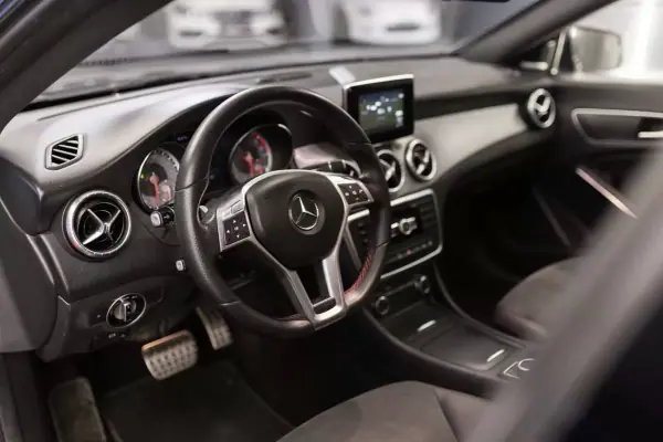 Mercedes-Benz CLA 220 2015 - 20490 EUR, 163154 km - AUTO.MOTO.pt - 163154km - foto 20 de 24