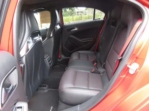 Mercedes-Benz A 45 AMG 2017 - 38990 EUR, 110000 km - AUTO.MOTO.pt - 110000km - foto 29 de 56