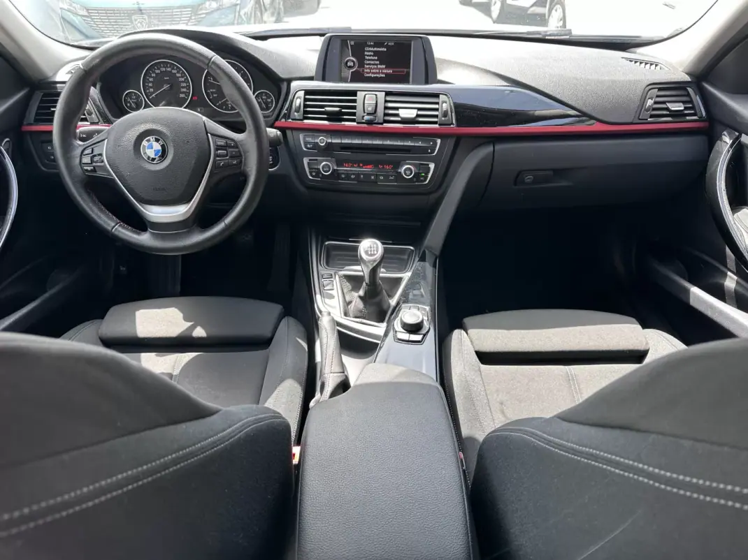 BMW 318 2014 - 12900 EUR, 200000 km - AUTO.MOTO.pt - 200000km - foto 28 de 52