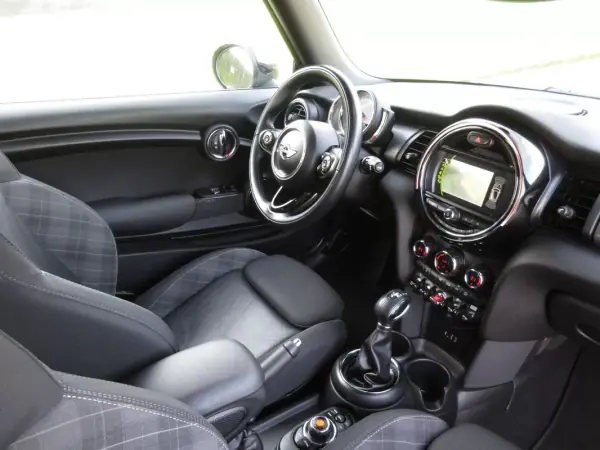 MINI 3 Portas 2018 - 18490 EUR, 164000 km - AUTO.MOTO.pt - 164000km - foto 27 de 53