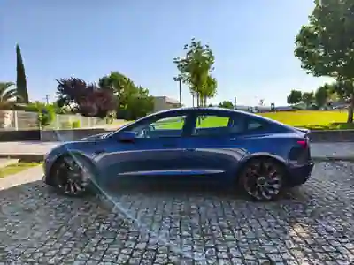 Tesla Model 3 2021 - 26900 EUR, 143000 km - foto 3 de 12