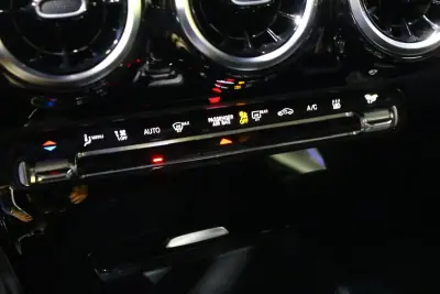 Mercedes-Benz A 250 2020 - 23900 EUR, 140000 km - AUTO.MOTO.pt - 140000km - foto 31 de 35